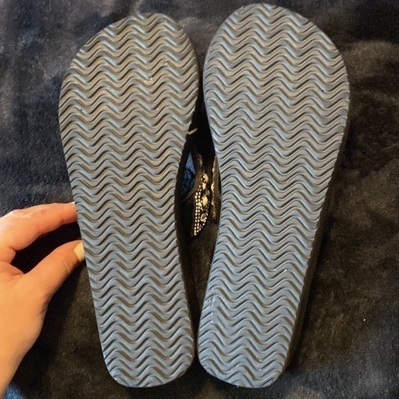 Flip flops, lightweight sandals EUC - Picture 6 of 8